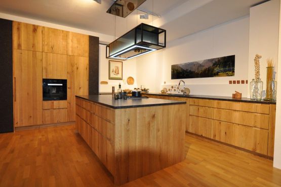 Exklusive Design Küche aus Holz in Bad Ischl